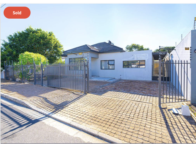 <!--[if BLOCK]><![endif]--> 18  7th Avenue, Rondebosch East, Cape Town <!--[if ENDBLOCK]><![endif]-->